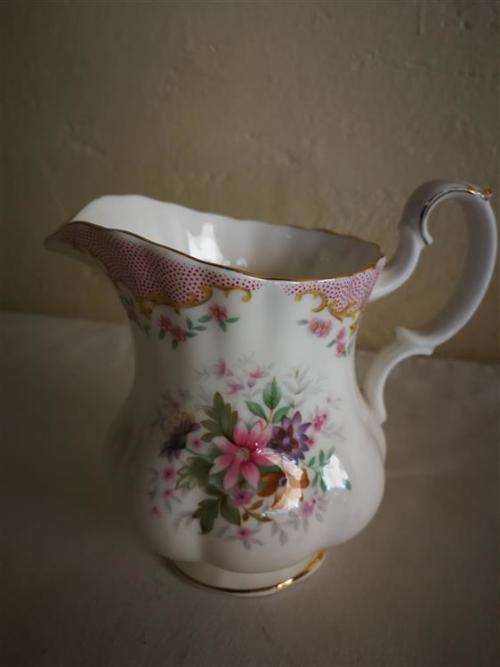 34 pc Royal Albert Serenity Bone China Set England 1980
