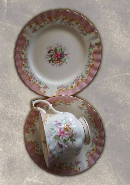 34 pc Royal Albert Serenity Bone China Set England 1980