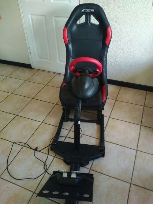Nitho Corsa gaming chair/seat with speedlink steering wheel and pedals