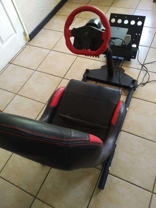Nitho Corsa gaming chair/seat with speedlink steering wheel and pedals
