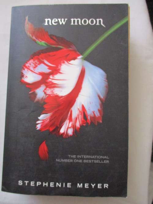 New Moon by Meyer, Stephenie