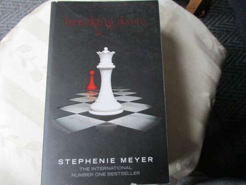Breaking Dawn by STEPHENIE MEYER