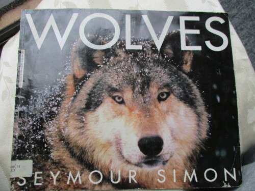 WOLVES BY SEYMOUR SIMON