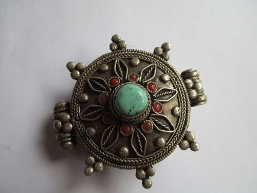 Silver Vintage Box Ornated with Turquoise and Carnelian stone