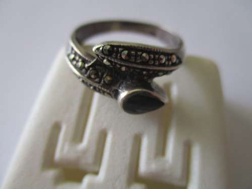 Beautiful-   925 Sterling Silver Marcsite and Black Onyx Ring