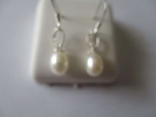 Sterling Silver and Genuiene Pearls Earrings