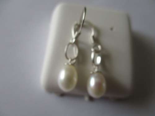 Sterling Silver and Genuiene Pearls Earrings