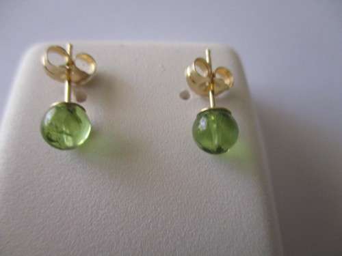 14 ct Yellow Gold and Peridot Studs/ Earrings