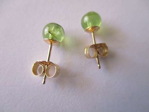 14 ct Yellow Gold and Peridot Studs/ Earrings