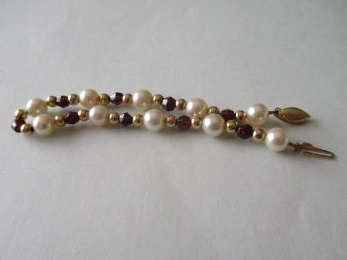 14 K Yellow Gold Clasp & Beads Bracelet with Faceted garnets and Cultured Pearls