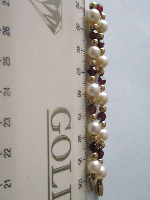 14 K Yellow Gold Clasp & Beads Bracelet with Faceted garnets and Cultured Pearls