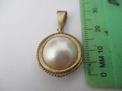 9ct yellow Gold and Mabe`Pearl Pendant