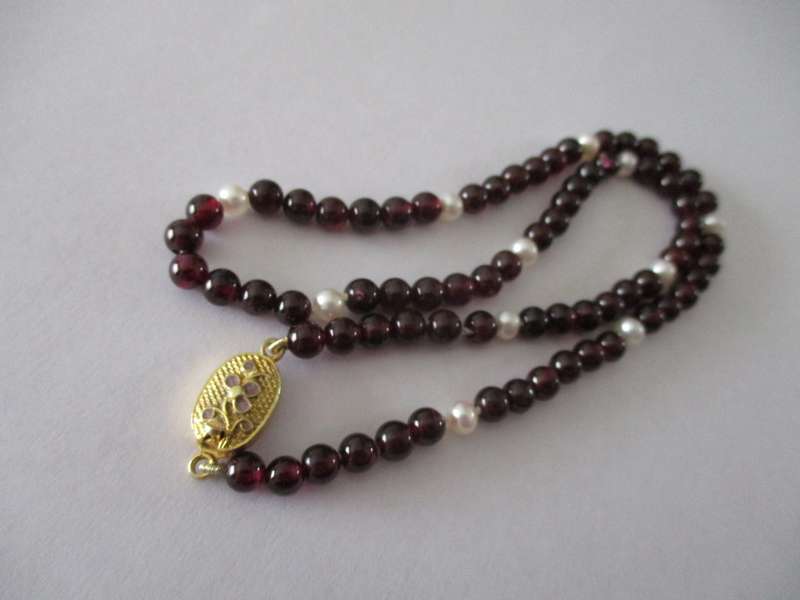 Genuine Garnets and Cultyred Pearls Necklace with Silver Clasp