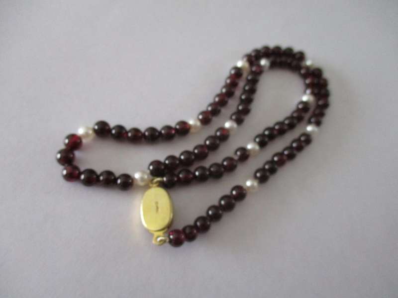 Genuine Garnets and Cultyred Pearls Necklace with Silver Clasp