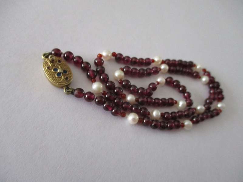Beautiful Genuine Garnets and Cultyred Pearls Necklace with Silver Clasp