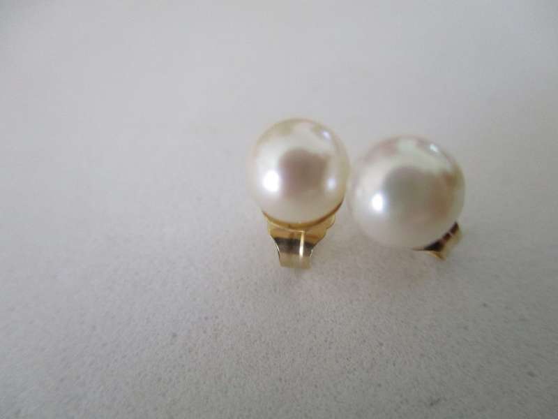 14ct Yellow Gold and Genuine Cultured Pearls Earrings