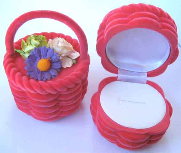 Velvet   '' Basket with Flowers '' -gift box  for  Ring