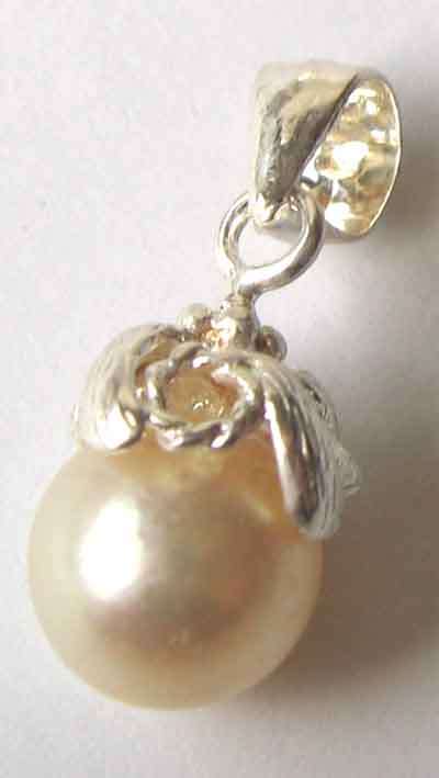 925 Sterling Silver and Genuine Cultured Pearl Pendant