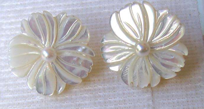 14ct solid  Gold MOP and Culture Pearl  Earrings