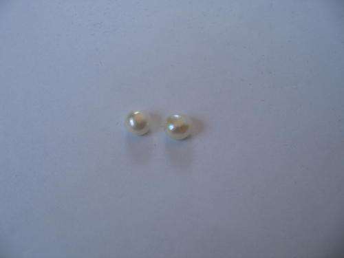 lovely 2 Piece 5.50 mm Cultured pearls 2.25 ct