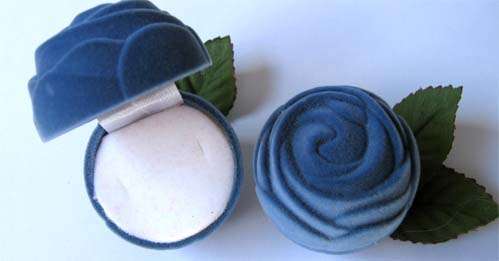 Velvet box for ring- Grey Rose