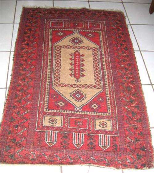 VINTAGE HANDMADE PERSIAN CARPET