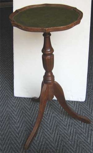 Lovely - Small Round Table