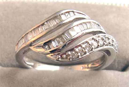 Elegant 18 K Solid White Gold and Genuine Diamonds Ring.
