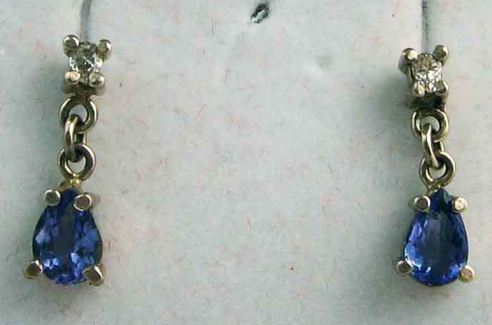 Hand made a pair of - 18k Solid Gold, Tanzanites and Diamonds Earrings