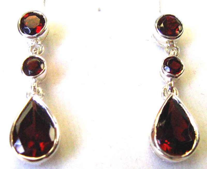 Superb - A Pair of Sterling Silver and Genuine Garnets Earrings