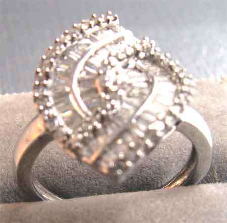 Lovely 18K Solid White Gold and Genuine Diamonds Ring