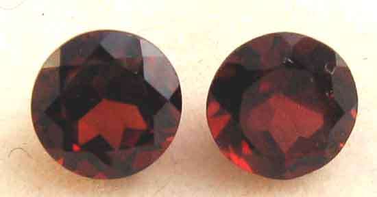 1 lot , 2 Pieces of 6.00 mm Round Faceted cut Garnets, T. W. 1.93 ct.