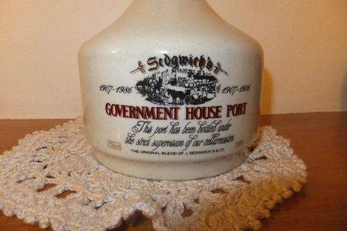 Collectable Sedgwicks Government House Port Decanter - celebration bottle 1907 - 1986  RARE FIND