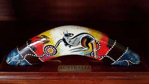 Brand new hand crafted Boomerang - Ulluru Art Australia Product of Ngal-mungga - 8 inch