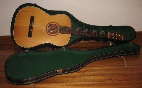 1967 ACOUSTIC GUITAR