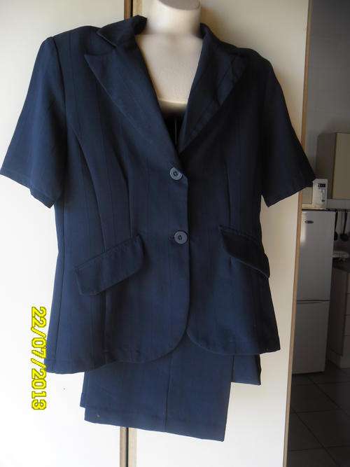 Ladies Navy Blue pants suit in Size 36
