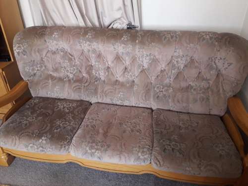 4 Piece Couch set in good condition. 2x1 seater,1x2 seater,1x 3 seater
