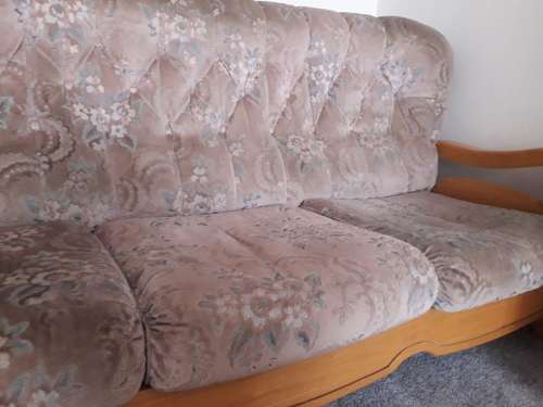 4 Piece Couch set in good condition. 2x1 seater,1x2 seater,1x 3 seater