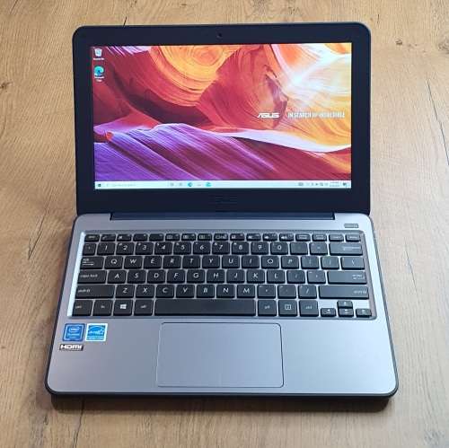 LATEST ASUS W202N Intel® Celeron® N3350 Dual-Core | 4 GB RAM | 64 GB SSD