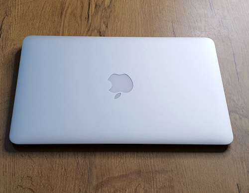 ****VERY SLIM***APPLE MACBOOK AIR 2015 Intel® Core i5 | 4 GB Ram | 1.5 GB Gfx | 128 GB SSD