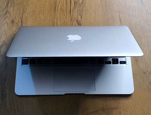 ****VERY SLIM***APPLE MACBOOK AIR 2015 Intel® Core i5 | 4 GB Ram | 1.5 GB Gfx | 128 GB SSD