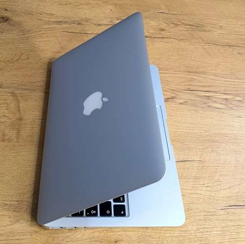 ****VERY SLIM***APPLE MACBOOK AIR 2015 Intel® Core i5 | 4 GB Ram | 1.5 GB Gfx | 128 GB SSD