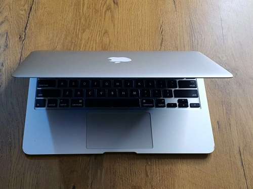 ***LATE ENTRY VERY SLIM** APPLE MACBOOK AIR 2015 Intel® Core i5 | 4 GB Ram | 1.5 GB Gfx | 128 GB SSD