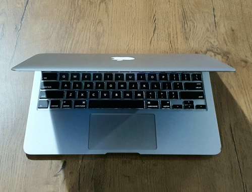 ***LATE ENTRY VERY SLIM** APPLE MACBOOK AIR 2015 Intel® Core i5 | 4 GB Ram | 1.5 GB Gfx | 128 GB SSD