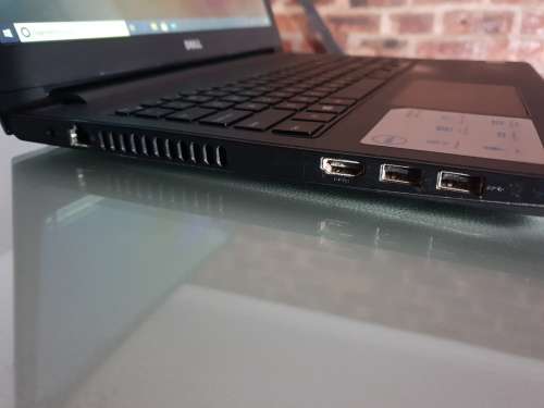 Dell Inspiron 15 3567 15.6` i5-7200U 7th Gen 4GB Ram 1TB HDD UHD Graphics 620. Broken Ram Slot