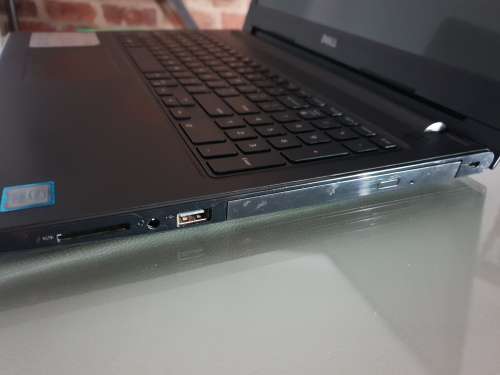 Dell Inspiron 15 3567 15.6` i5-7200U 7th Gen 4GB Ram 1TB HDD UHD Graphics 620. Broken Ram Slot