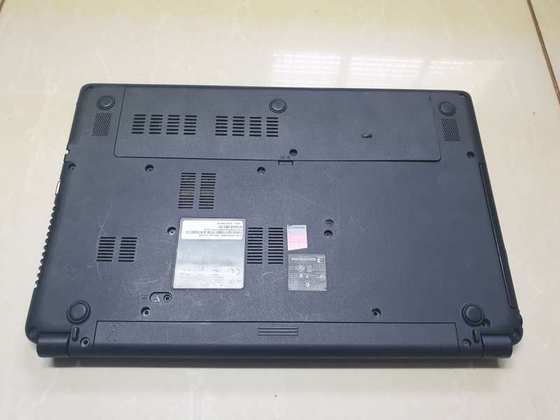 Broken. Use for parts. Acer Aspire E-570 i3-3217U