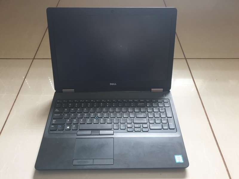 Broken. Use for parts. Dell Precision 3510