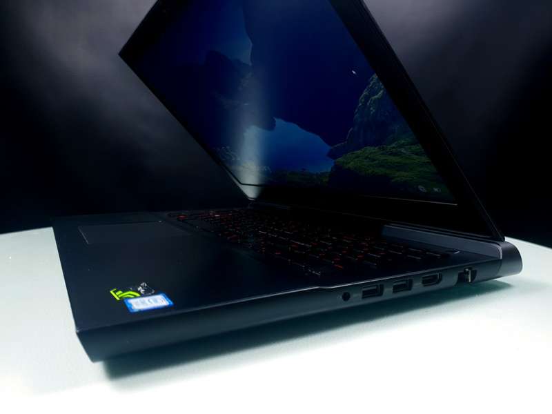 Dell Inspiron 15 7000 Gaming 15.6` i7-7700HQ 16GB Ram 256GB SSD 1TB HDD NVIDIA GeFroce GTX 1050 Ti
