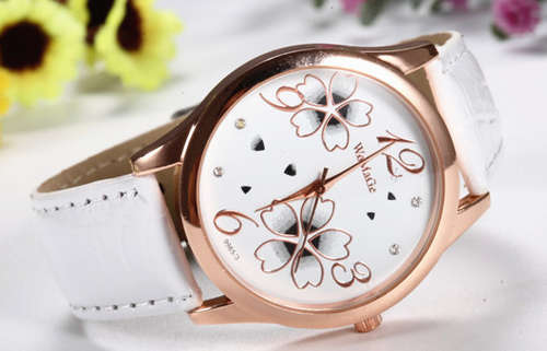 New Ladies Fashion White Leather Wristwatch